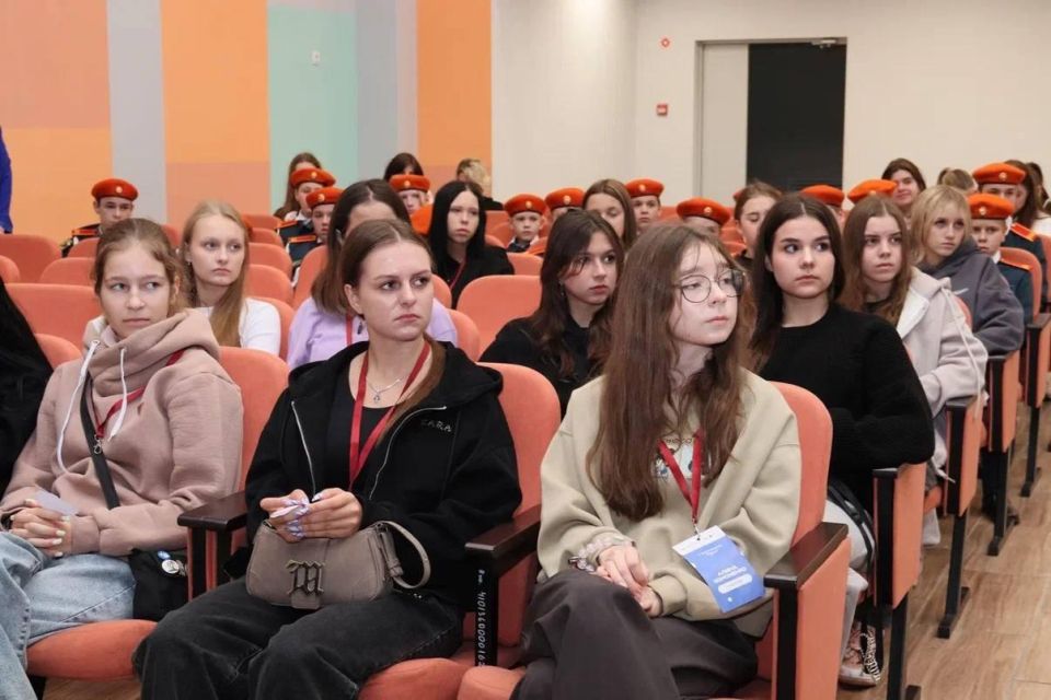 Ребята из Горловки посетили Кузбасс в рамках профильной смены «Кузбасс — родина первых» Ребята из Горловки посетили Кузбасс в рамках профильной смены «Кузбасс — родина первых»