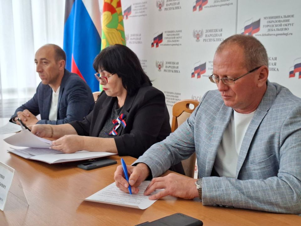 Сегодня, 29 сентября 2025г., заместитель главы администрации городского округа Дебальцево Оксана Козлова провела аппаратное совещание с начальниками управлений, отделов и секторов администрации Сегодня, 29 сентября 2025г., заместитель главы администрации городского округа Дебальцево Оксана Козлова провела аппаратное совещание с начальниками управлений, отделов и секторов администрации