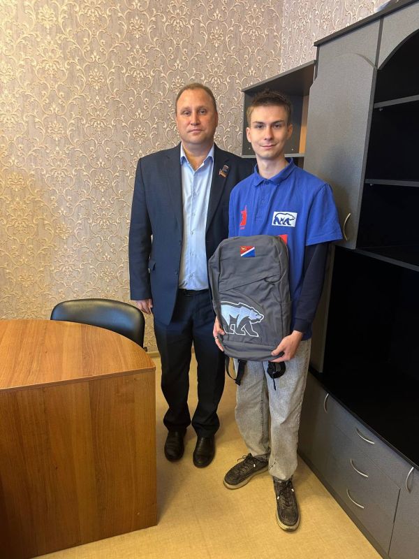 Депутаты Торезского городского совета совместно с Главой муниципального образования городской округ Торез Артемом Чесноковым поздравили активистов МГЕР с Днем воссоединения Донецкой Народной Республики, Луганской Народной... Депутаты Торезского городского совета совместно с Главой муниципального образования городской округ Торез Артемом Чесноковым поздравили активистов МГЕР с Днем воссоединения Донецкой Народной Республики, Луганской Народной...