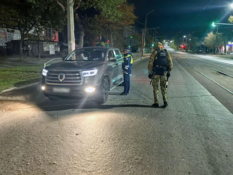 Сотрудники полиции провели оперативно-профилактическое мероприятие в Мариуполе Сотрудники полиции провели оперативно-профилактическое мероприятие в Мариуполе