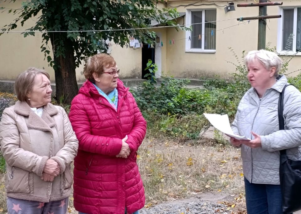 Руководитель управы Куйбышевского района Иван Адамец провел встречу с жителями дома №140 по улице Куйбышева, посвященную обсуждению актуальных вопросов жизнедеятельности Руководитель управы Куйбышевского района Иван Адамец провел встречу с жителями дома №140 по улице Куйбышева, посвященную обсуждению актуальных вопросов жизнедеятельности