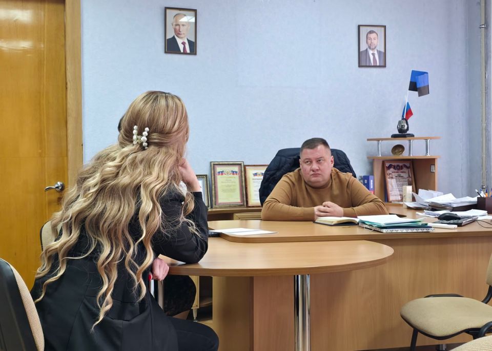 В понедельник, 29 сентября, руководитель Управы Куйбышевского внутригородского района Администрации городского округа Донецк Иван Адамец провел плановый прием граждан В понедельник, 29 сентября, руководитель Управы Куйбышевского внутригородского района Администрации городского округа Донецк Иван Адамец провел плановый прием граждан