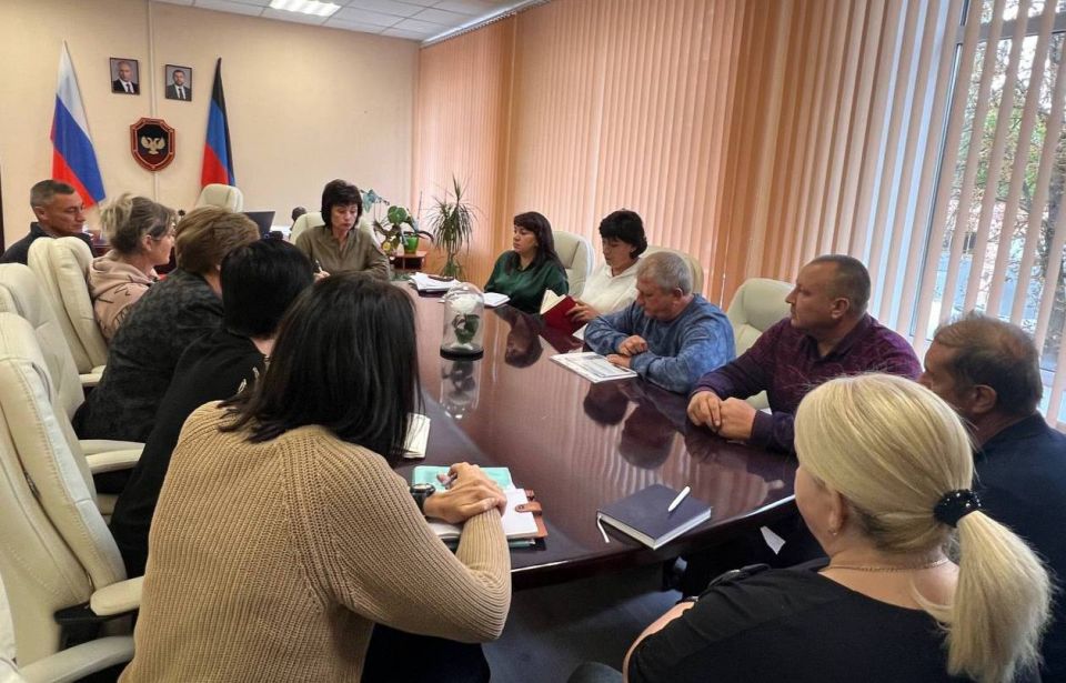 Наталья Великодная: Встреча с секретарями первичных отделений Тельмановского местного отделения Партии «ЕДИНАЯ РОССИЯ » Наталья Великодная: Встреча с секретарями первичных отделений Тельмановского местного отделения Партии «ЕДИНАЯ РОССИЯ »