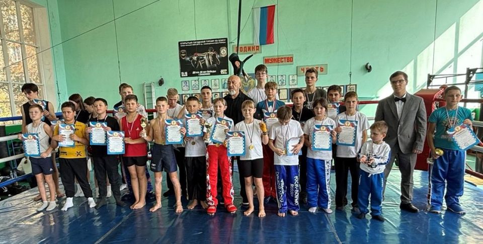 28 сентября в енакиевском ДК «40 лет Победы»прошли соревнования по кикбоксингу, приуроченные ко Дню воссоединения Донбасса с Россией! 28 сентября в енакиевском ДК «40 лет Победы»прошли соревнования по кикбоксингу, приуроченные ко Дню воссоединения Донбасса с Россией!