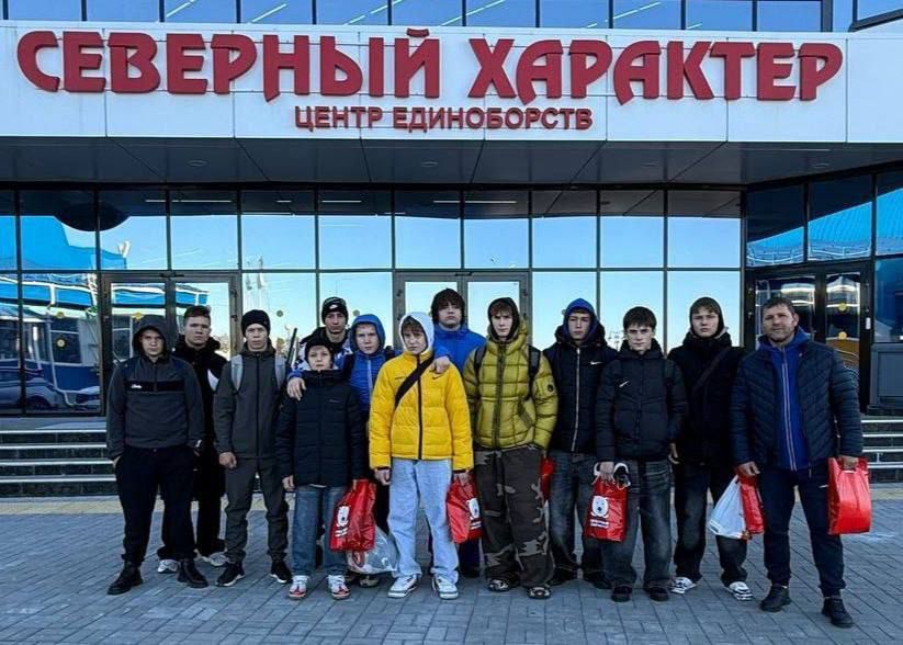 Борцы из Волновахи приняли участие в соревнованиях на ЯМАЛЕ Борцы из Волновахи приняли участие в соревнованиях на ЯМАЛЕ