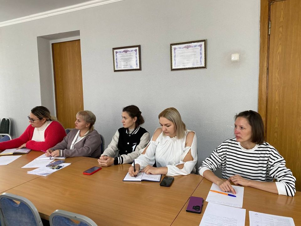 Сегодня провел заседание штаба по здравоохранению с главным врачом ГБУ ДНР «ЦГБ г. Харцызска» Андреем Медведевым, сотрудниками Администрации, депутатами и представителями некоммерческих организаций, где были рассмотрены... Сегодня провел заседание штаба по здравоохранению с главным врачом ГБУ ДНР «ЦГБ г. Харцызска» Андреем Медведевым, сотрудниками Администрации, депутатами и представителями некоммерческих организаций, где были рассмотрены...