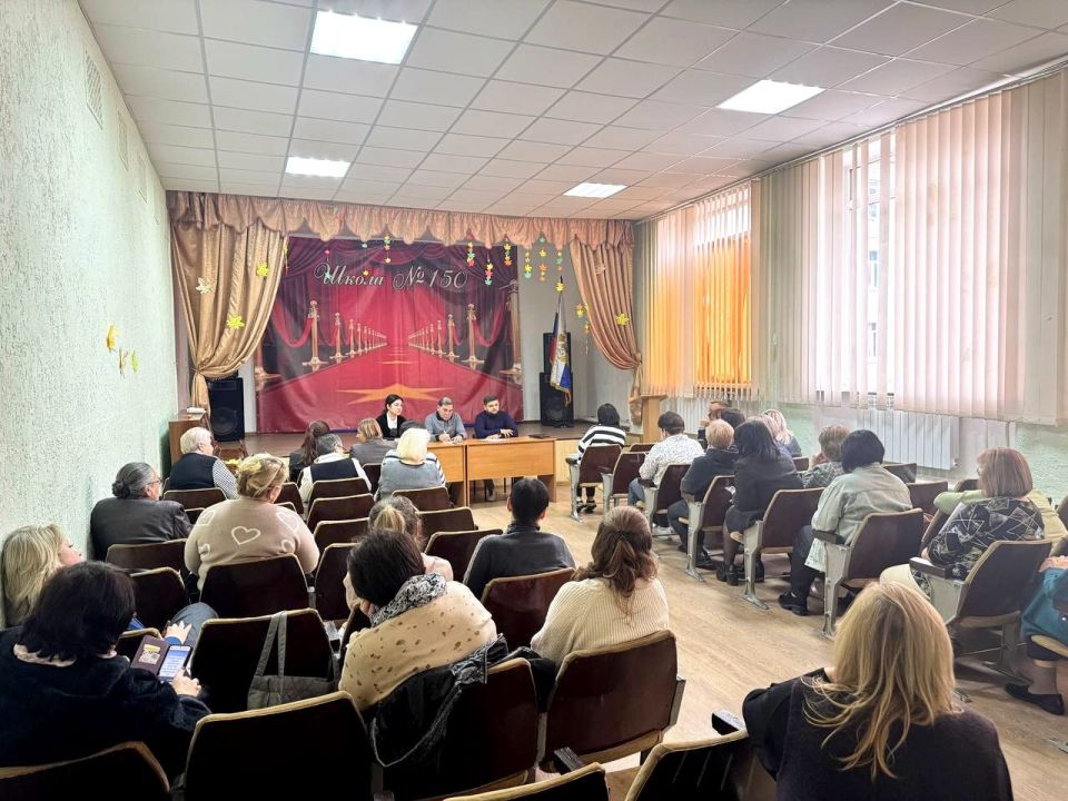 Встреча с коллективом школы №150: представители власти Донецка обсудили актуальные вопросы города Встреча с коллективом школы №150: представители власти Донецка обсудили актуальные вопросы города
