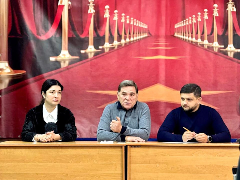 Встреча с коллективом школы №150: представители власти Донецка обсудили актуальные вопросы города Встреча с коллективом школы №150: представители власти Донецка обсудили актуальные вопросы города