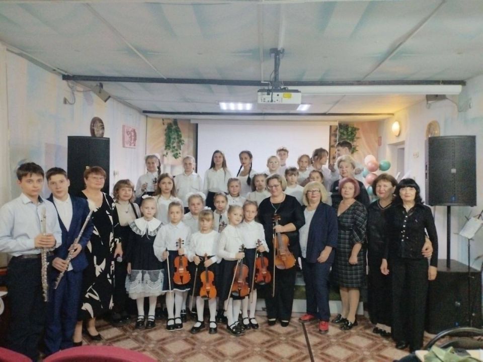 В Кировском прошел концерт в честь дня воссоединения Донбасса с Россией В Кировском прошел концерт в честь дня воссоединения Донбасса с Россией