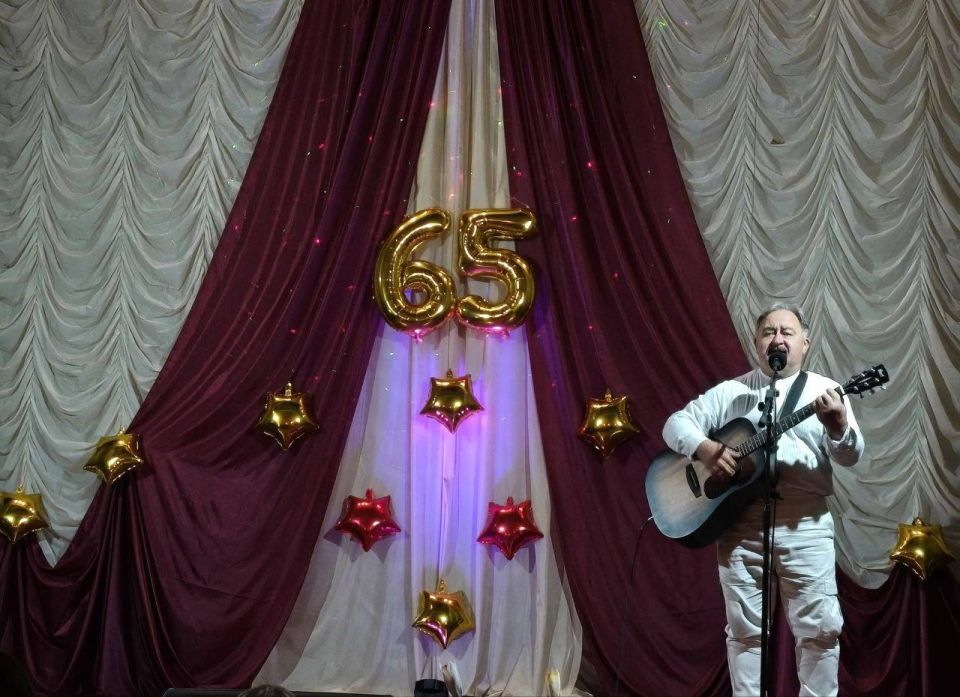 Снежнянский Дом культуры отпраздновал свой 65-летний юбилей Снежнянский Дом культуры отпраздновал свой 65-летний юбилей