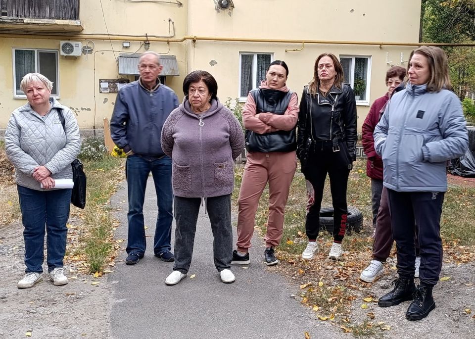 Руководитель управы Куйбышевского района Иван Адамец провел встречу с жителями дома №140 по улице Куйбышева, посвященную обсуждению актуальных вопросов жизнедеятельности Руководитель управы Куйбышевского района Иван Адамец провел встречу с жителями дома №140 по улице Куйбышева, посвященную обсуждению актуальных вопросов жизнедеятельности