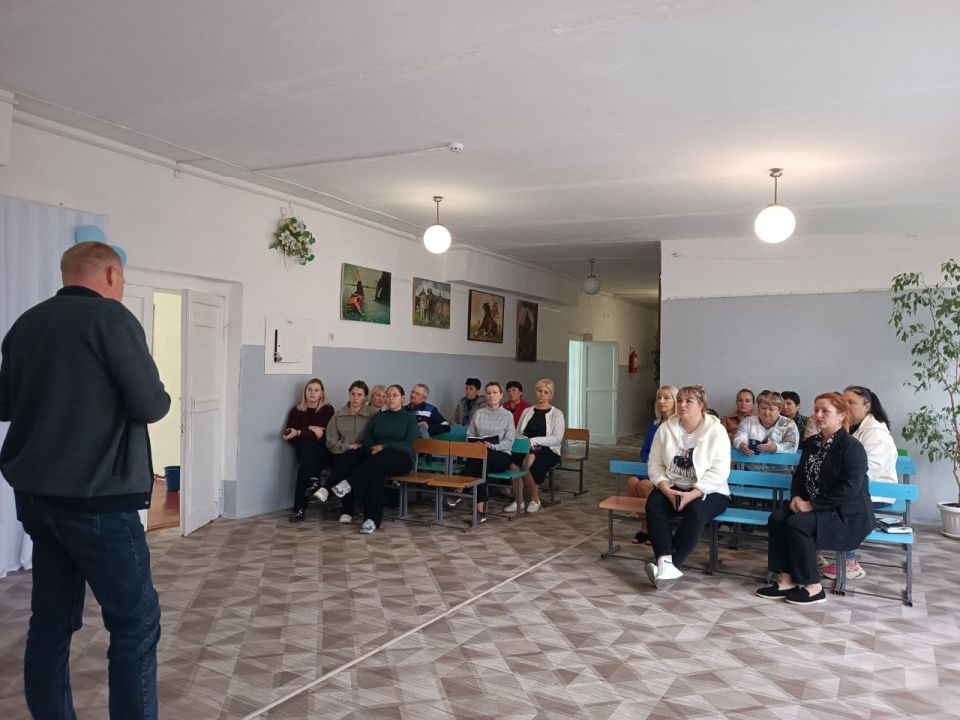 Сергей Юзвинкевич: Провел встречу с трудовым коллективом ГБОУ «УВК- школа-ДОУ имени героя Советского Союза М.П. Могильного Володарского м.о.» Сергей Юзвинкевич: Провел встречу с трудовым коллективом ГБОУ «УВК- школа-ДОУ имени героя Советского Союза М.П. Могильного Володарского м.о.»