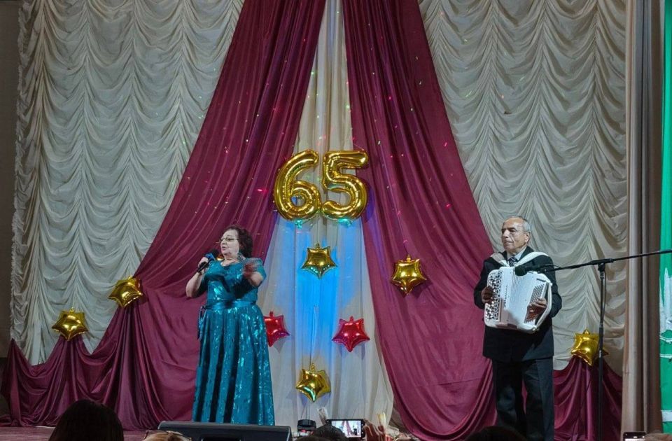 Снежнянский Дом культуры отпраздновал свой 65-летний юбилей Снежнянский Дом культуры отпраздновал свой 65-летний юбилей