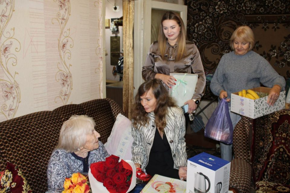 Иван Приходько: В Горловке поздравили долгожительницу со 105-летним юбилеем Иван Приходько: В Горловке поздравили долгожительницу со 105-летним юбилеем