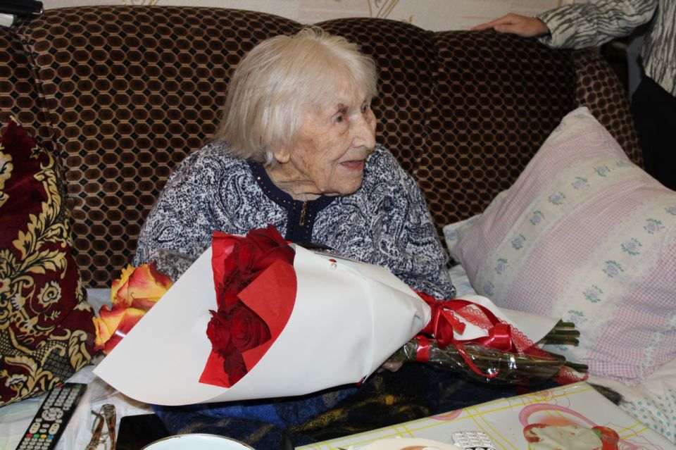 Иван Приходько: В Горловке поздравили долгожительницу со 105-летним юбилеем Иван Приходько: В Горловке поздравили долгожительницу со 105-летним юбилеем