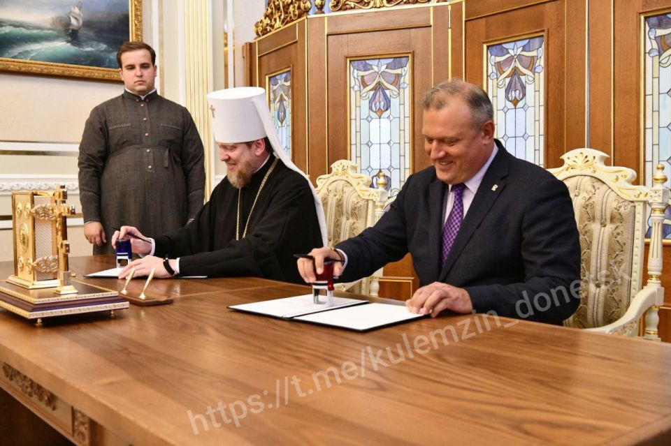 Алексей Кулемзин: В рамках празднования Дня воссоединения Донецкой Народной Республики с Российской Федерацией, совместно с митрополитом Донецким и Мариупольским Владимиром подписали соглашение о взаимодействии между... Алексей Кулемзин: В рамках празднования Дня воссоединения Донецкой Народной Республики с Российской Федерацией, совместно с митрополитом Донецким и Мариупольским Владимиром подписали соглашение о взаимодействии между...