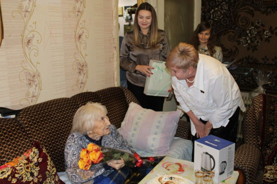 Иван Приходько: В Горловке поздравили долгожительницу со 105-летним юбилеем Иван Приходько: В Горловке поздравили долгожительницу со 105-летним юбилеем