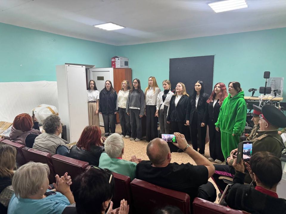 В преддверии одного из самых значимых праздников для каждого жителя Донбасса — Дня воссоединения Донецкой Народной Республики с Российской Федерацией — в ГБУ ДНР «Центральная городская клиническая больница № 9 г. Донецка» ... В преддверии одного из самых значимых праздников для каждого жителя Донбасса — Дня воссоединения Донецкой Народной Республики с Российской Федерацией — в ГБУ ДНР «Центральная городская клиническая больница № 9 г. Донецка» ...