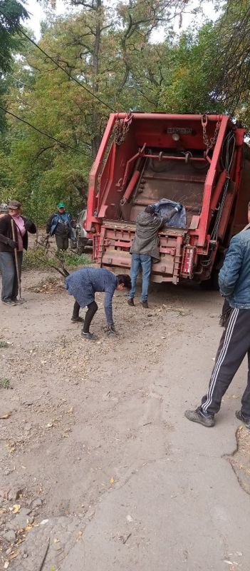 Иван Приходько: Уважаемые жители Горловки! Представляю вам еженедельный отчет о деятельности муниципального унитарного предприятия «Управляющая компания города Горловка» Иван Приходько: Уважаемые жители Горловки! Представляю вам еженедельный отчет о деятельности муниципального унитарного предприятия «Управляющая компания города Горловка»
