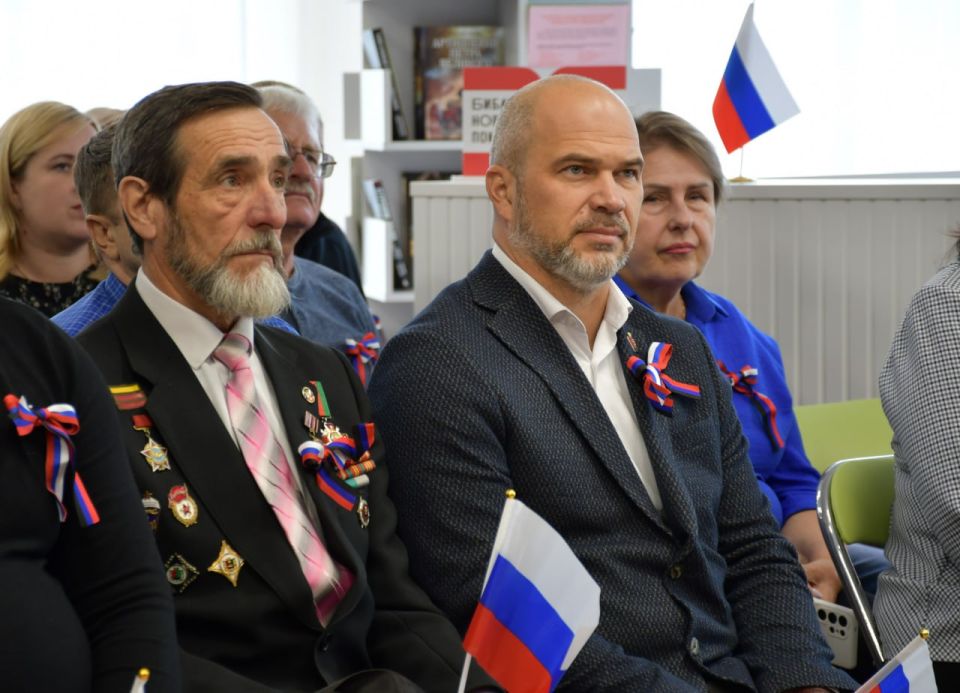 Сергей Желновач: В городе Дебальцево состоялось торжественное собрание, посвященное Дню воссоединения Донецкой Народной Республики с Российской Федерацией Сергей Желновач: В городе Дебальцево состоялось торжественное собрание, посвященное Дню воссоединения Донецкой Народной Республики с Российской Федерацией