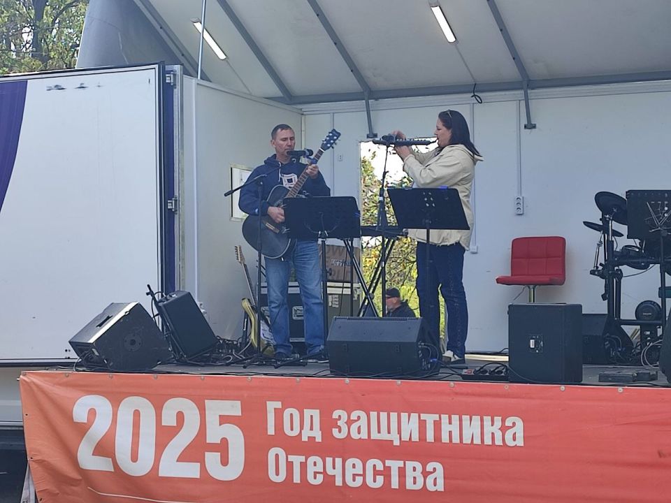 Патриотический концерт ВИА "УЛЕЙ" прошёл в селе Тополинное Патриотический концерт ВИА "УЛЕЙ" прошёл в селе Тополинное