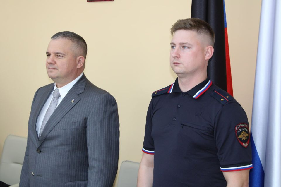Иван Приходько: В администрации городского округа Горловка вручили паспорта юным горловчанам в преддверии Дня воссоединения Донбасса с Россией Иван Приходько: В администрации городского округа Горловка вручили паспорта юным горловчанам в преддверии Дня воссоединения Донбасса с Россией
