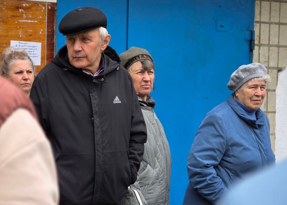 Иван Адамец: Заместитель руководителя управы Куйбышевского района Алексей Шлапак провел встречу с жителями дома №12 по улице Церетели Иван Адамец: Заместитель руководителя управы Куйбышевского района Алексей Шлапак провел встречу с жителями дома №12 по улице Церетели
