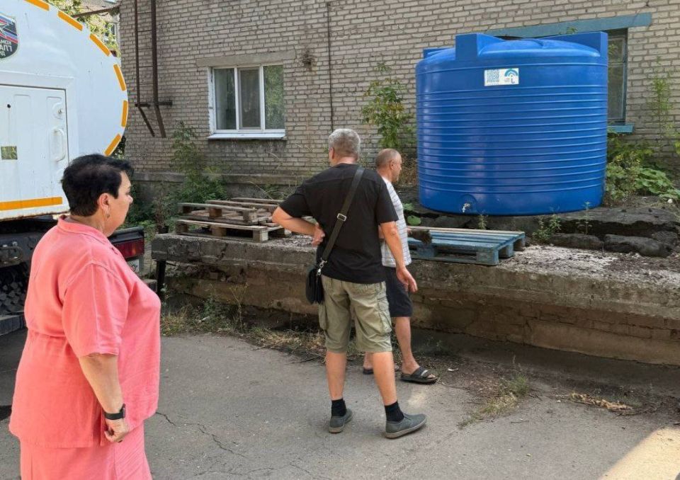 26 сентября 2025 года во исполнение поручения Главы Донецкой Народной Республики депутаты Ясиноватского муниципального совета Анна Бондарь, Наталья Филиппова и Елена Алипа посетили места подвоза воды 26 сентября 2025 года во исполнение поручения Главы Донецкой Народной Республики депутаты Ясиноватского муниципального совета Анна Бондарь, Наталья Филиппова и Елена Алипа посетили места подвоза воды