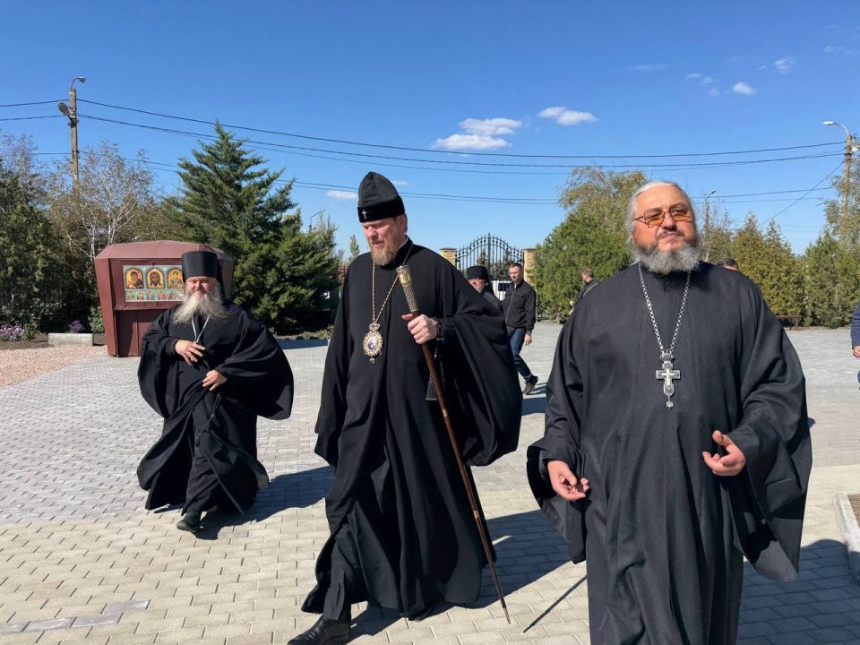 Архипастырский визит в Новоазовский церковный округ: митрополит Владимир посетил храмы благочиния Архипастырский визит в Новоазовский церковный округ: митрополит Владимир посетил храмы благочиния