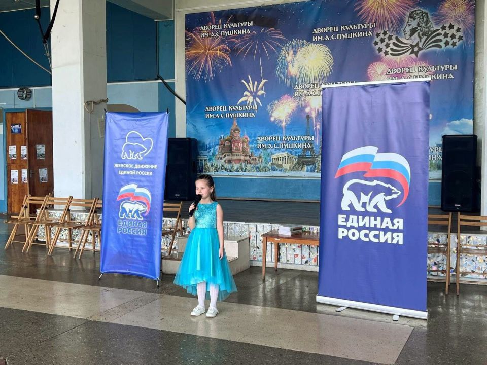 Мир, который нужен мне!. Ко Дню Мира в рамках партийных проектов «Женское движение Единой России» и «Мир возможностей» партийцы первички 183 и актив Женского движения в Будённовском районе совместно с Дворцом культуры им.... Мир, который нужен мне!. Ко Дню Мира в рамках партийных проектов «Женское движение Единой России» и «Мир возможностей» партийцы первички 183 и актив Женского движения в Будённовском районе совместно с Дворцом культуры им....