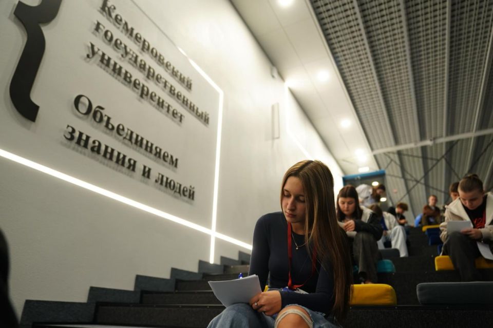 Школьники и педагоги-наставники из ДНР прибыли в Кузбасс Школьники и педагоги-наставники из ДНР прибыли в Кузбасс