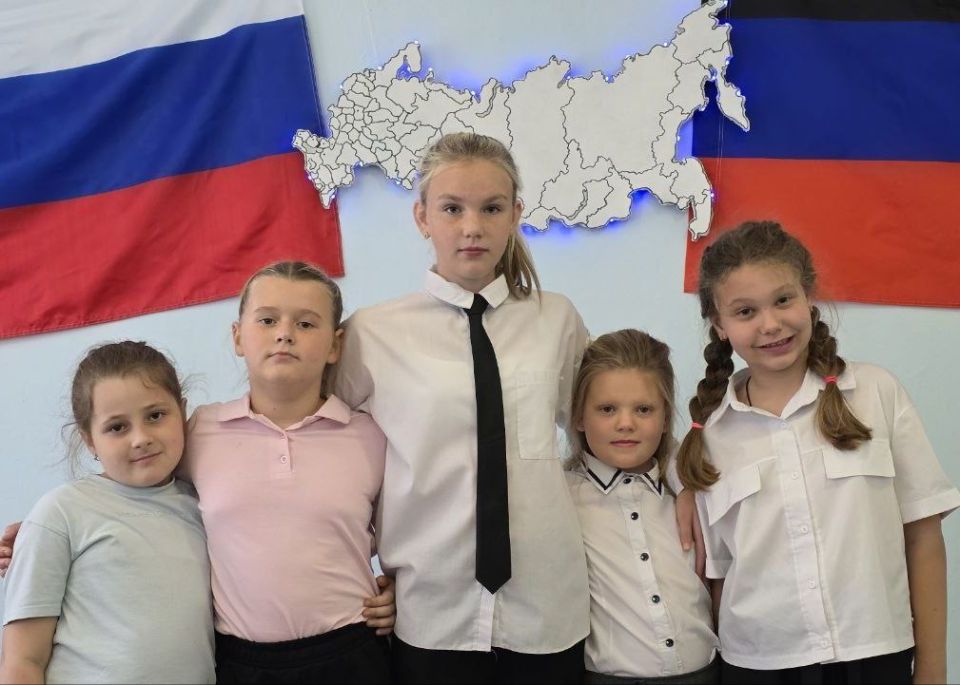 Иван Адамец: В преддверии Дня воссоединения Донецкой Народной Республики с Россией в Центре детского и юношеского творчества Куйбышевского района состоялось тематическое мероприятие «Россия начинается с меня» Иван Адамец: В преддверии Дня воссоединения Донецкой Народной Республики с Россией в Центре детского и юношеского творчества Куйбышевского района состоялось тематическое мероприятие «Россия начинается с меня»
