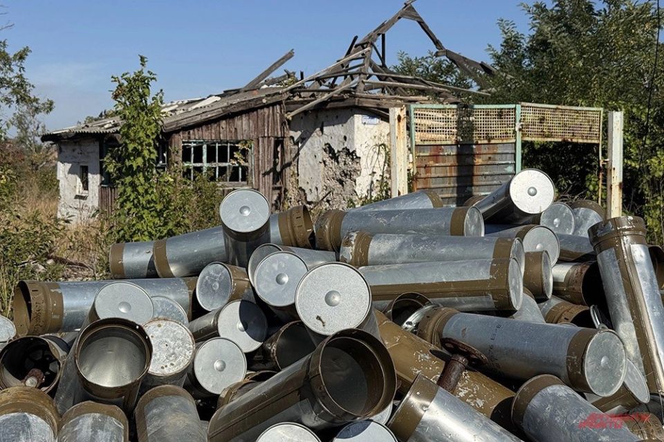 «Мэр» на руинах. Единственный житель разрушенной Марьинки готовится к зиме «Мэр» на руинах. Единственный житель разрушенной Марьинки готовится к зиме
