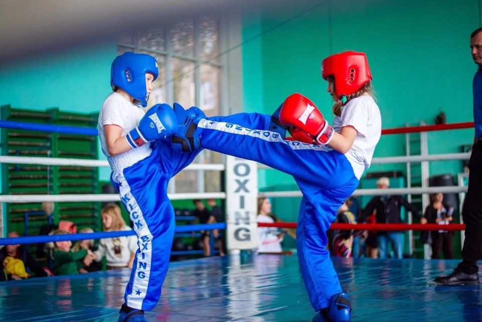 28 сентября в енакиевском ДК «40 лет Победы»прошли соревнования по кикбоксингу, приуроченные ко Дню воссоединения Донбасса с Россией! 28 сентября в енакиевском ДК «40 лет Победы»прошли соревнования по кикбоксингу, приуроченные ко Дню воссоединения Донбасса с Россией!