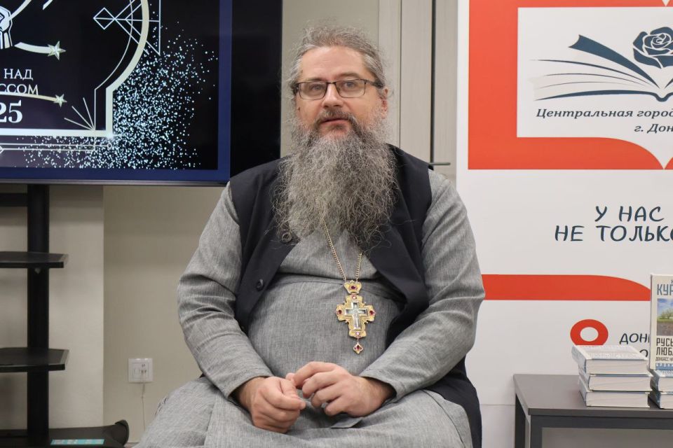 На этой неделе представили книгу "Русь милая, люблю тебя: Донбасс накануне Спецоперации" читателям в городе-герое Донецке На этой неделе представили книгу "Русь милая, люблю тебя: Донбасс накануне Спецоперации" читателям в городе-герое Донецке