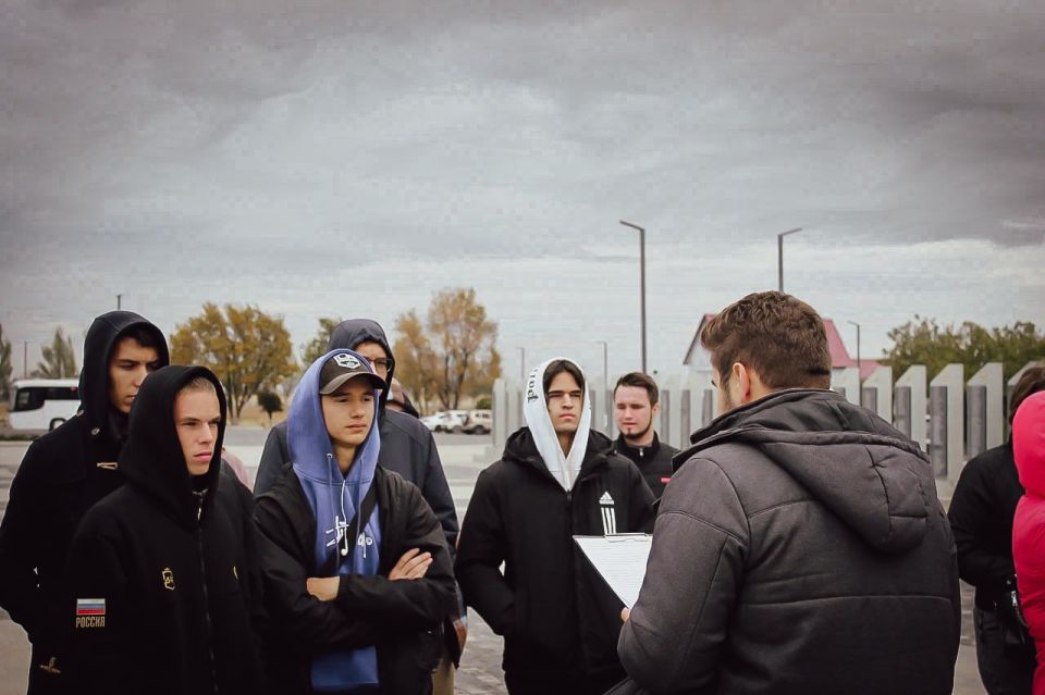 «Там, где память живёт…». Сегодня, 29 сентября, в рамках патриотического мероприятия «Там, где память живёт…», приуроченного ко Дню освобождения Донбасса от немецко-фашистских захватчиков и 80-й годовщине Победы в Великой... «Там, где память живёт…». Сегодня, 29 сентября, в рамках патриотического мероприятия «Там, где память живёт…», приуроченного ко Дню освобождения Донбасса от немецко-фашистских захватчиков и 80-й годовщине Победы в Великой...