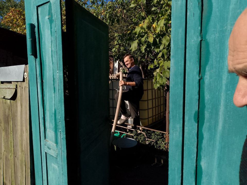 Для обеспечения водой жителей района Управой Кировского внутригородского района при поддержке региона-шефа Московская область ежедневно осуществляется подвоз воды для жителей домов, в которые в установленный графиком день не... Для обеспечения водой жителей района Управой Кировского внутригородского района при поддержке региона-шефа Московская область ежедневно осуществляется подвоз воды для жителей домов, в которые в установленный графиком день не...