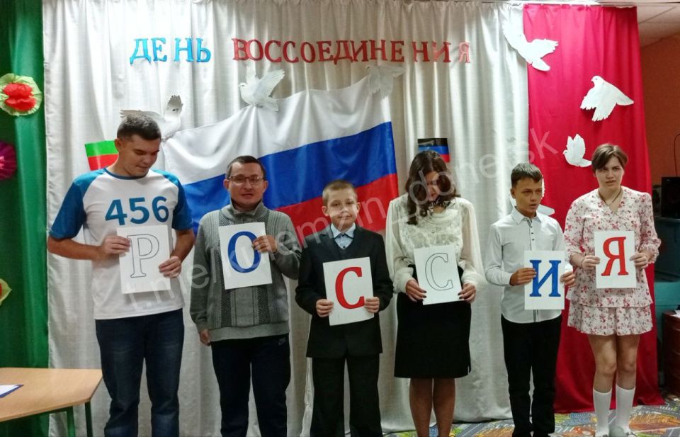 «Мы едины — мы сильны»!. Активисты партии «Единая Россия», накануне Дня воссоединения Донецкой Народной Республики с Российской Федерацией, посетили воспитанников реабилитационного центра «С надеждой на будущее», разделив с... «Мы едины — мы сильны»!. Активисты партии «Единая Россия», накануне Дня воссоединения Донецкой Народной Республики с Российской Федерацией, посетили воспитанников реабилитационного центра «С надеждой на будущее», разделив с...