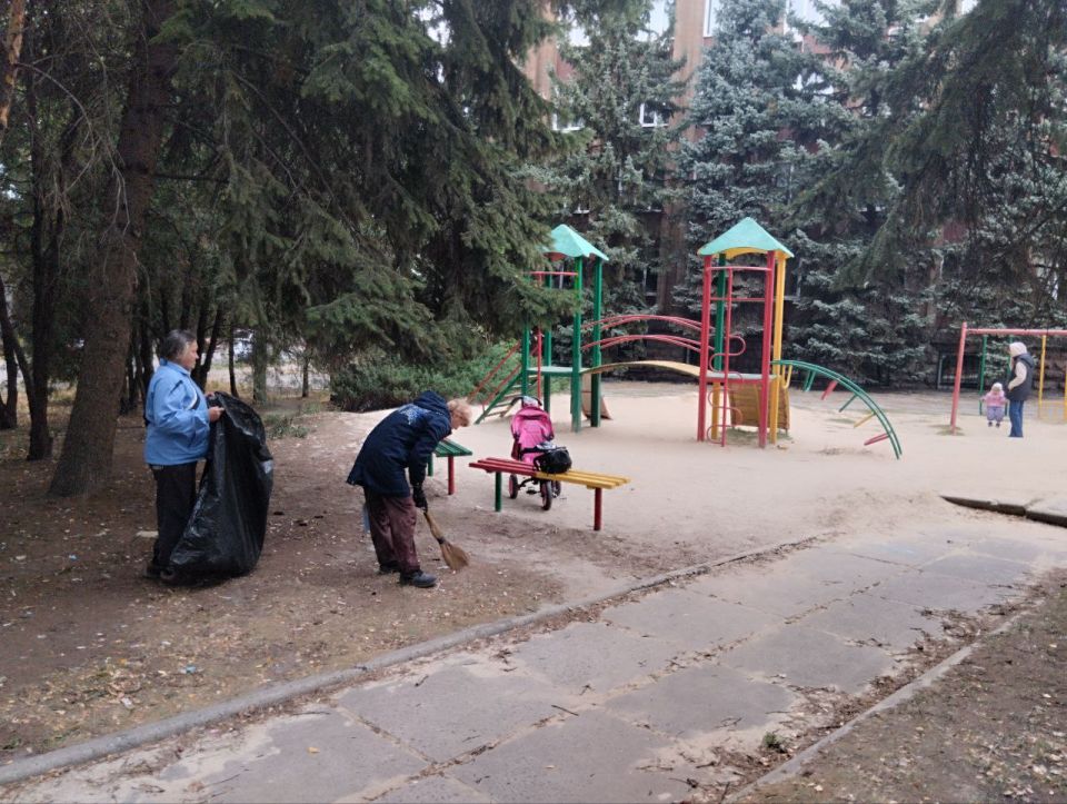 Сегодня, 29 сентября, с целью приведения территории в надлежащее санитарное состояние силами МУП АГМ «Коммунальник-15» проведены работы по сбору видимого мусора на прилегающей территории к зданию Управы Кировского... Сегодня, 29 сентября, с целью приведения территории в надлежащее санитарное состояние силами МУП АГМ «Коммунальник-15» проведены работы по сбору видимого мусора на прилегающей территории к зданию Управы Кировского...