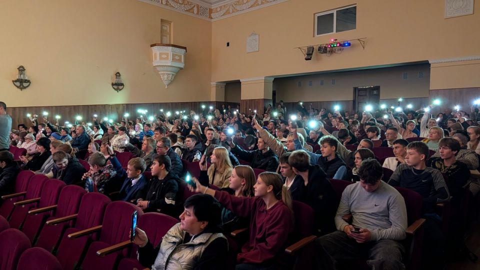В Комсомольское прошел праздничный концерт «Одна страна – одно будущее» В Комсомольское прошел праздничный концерт «Одна страна – одно будущее»