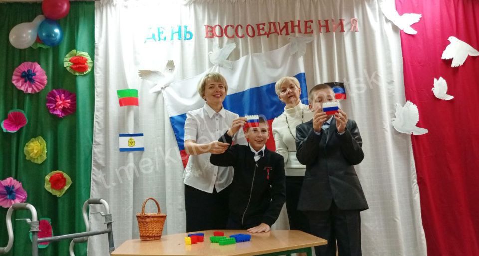 «Мы едины — мы сильны»!. Активисты партии «Единая Россия», накануне Дня воссоединения Донецкой Народной Республики с Российской Федерацией, посетили воспитанников реабилитационного центра «С надеждой на будущее», разделив с... «Мы едины — мы сильны»!. Активисты партии «Единая Россия», накануне Дня воссоединения Донецкой Народной Республики с Российской Федерацией, посетили воспитанников реабилитационного центра «С надеждой на будущее», разделив с...