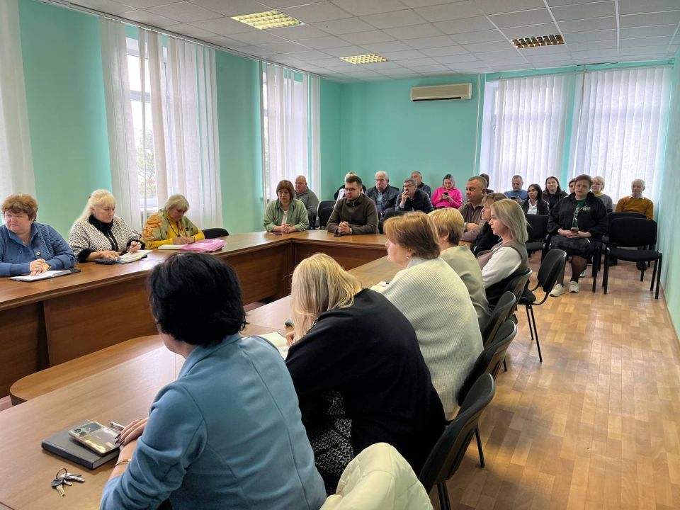 Василий Овчаров: Сегодня, 29 сентября 2025 года, состоялось аппаратное совещание с начальниками структурных подразделений Администрации Новоазовского муниципального округа, территориальных подразделений министерств и... Василий Овчаров: Сегодня, 29 сентября 2025 года, состоялось аппаратное совещание с начальниками структурных подразделений Администрации Новоазовского муниципального округа, территориальных подразделений министерств и...