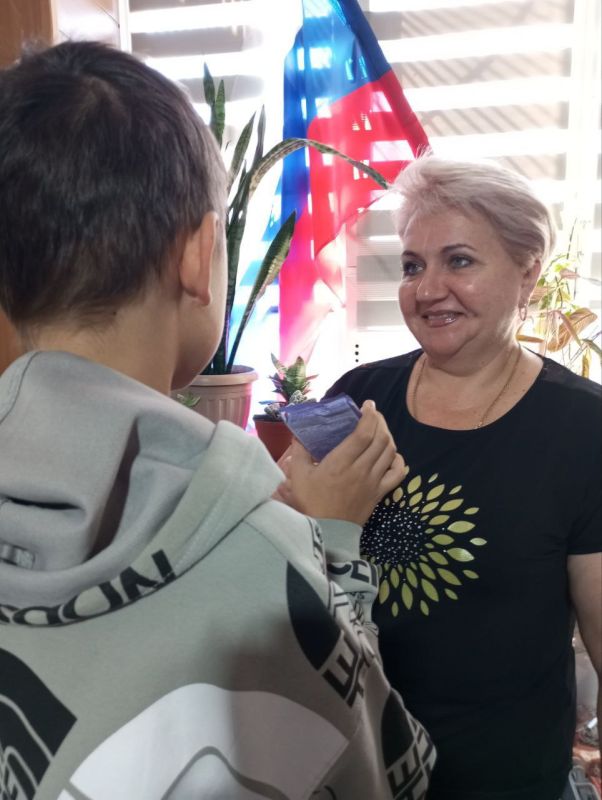 В преддверии важной даты – Дня воссоединения Донецкой Народной Республики с Российской Федерацией – индивидуальные предприниматели города Горловки посетили воспитанников Социально-реабилитационного центра для... В преддверии важной даты – Дня воссоединения Донецкой Народной Республики с Российской Федерацией – индивидуальные предприниматели города Горловки посетили воспитанников Социально-реабилитационного центра для...
