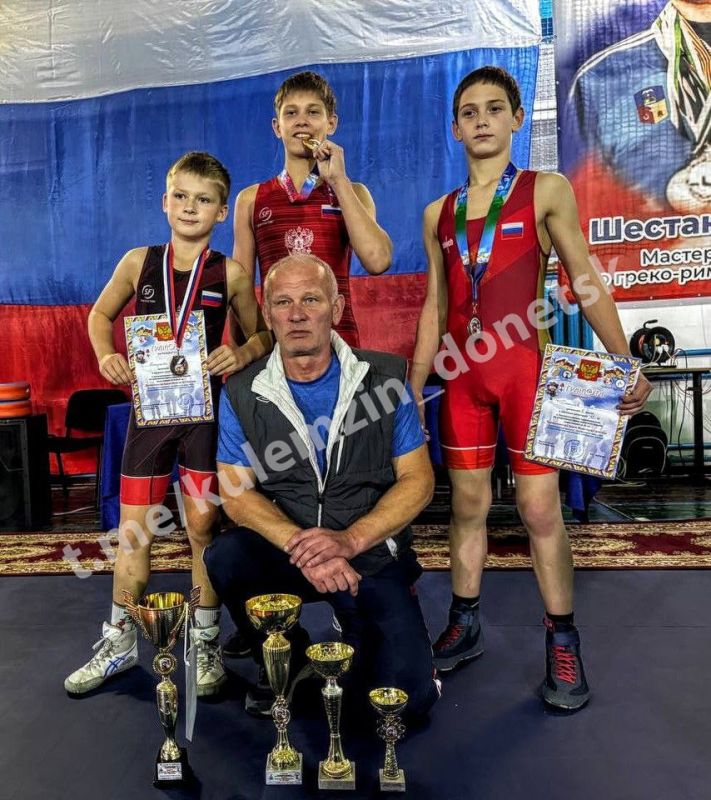 Алексей Кулемзин: Воспитанники Донецкой спортивной школы № 9 «Кировец» привезли из Бахчисарая восемь медалей с Республиканских соревнований «Турнир памяти Кавалера Ордена Мужества Д.Г. Шестака» по спортивной борьбе среди... Алексей Кулемзин: Воспитанники Донецкой спортивной школы № 9 «Кировец» привезли из Бахчисарая восемь медалей с Республиканских соревнований «Турнир памяти Кавалера Ордена Мужества Д.Г. Шестака» по спортивной борьбе среди...