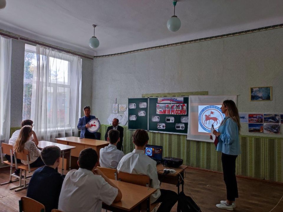 Представитель Якутии провел тематический урок в школе Докучаевска Представитель Якутии провел тематический урок в школе Докучаевска