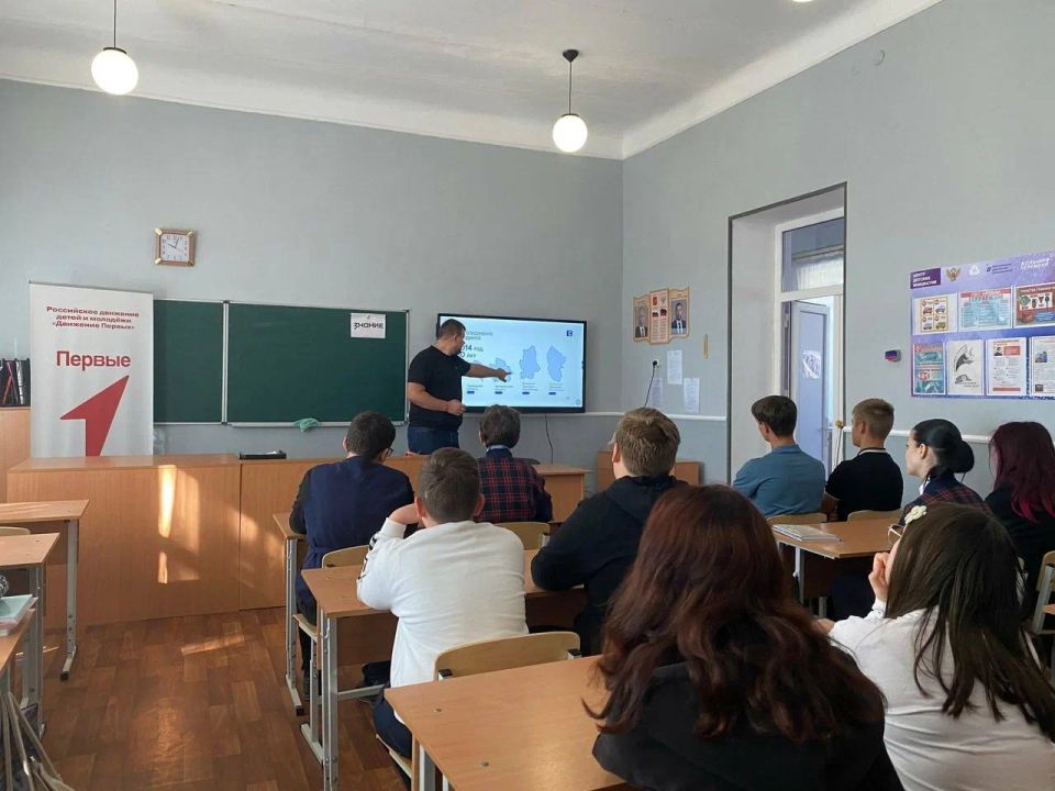 Сила единства — в знании!. По всей Республике проходят лекции от Российского общества «Знание», которые проводят местные специалисты Движения Первых, посвящённые историческому воссоединению Донбасса с Россией Сила единства — в знании!. По всей Республике проходят лекции от Российского общества «Знание», которые проводят местные специалисты Движения Первых, посвящённые историческому воссоединению Донбасса с Россией