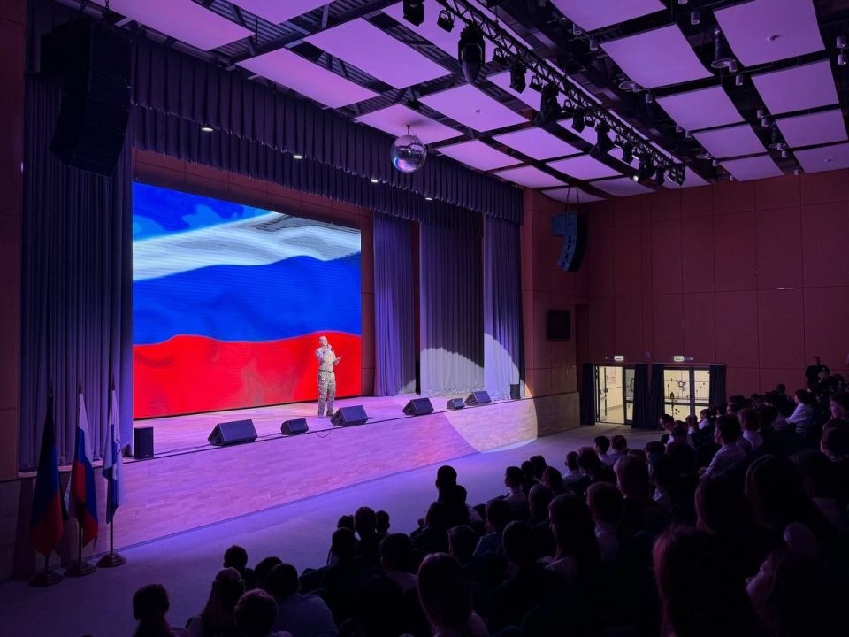 В школе НЕВСКАЯ прошло торжественное мероприятие, приуроченное к Дню воссоединения Донецкой и Луганской Народных Республик, Запорожской и Херсонской областей с Россией В школе НЕВСКАЯ прошло торжественное мероприятие, приуроченное к Дню воссоединения Донецкой и Луганской Народных Республик, Запорожской и Херсонской областей с Россией