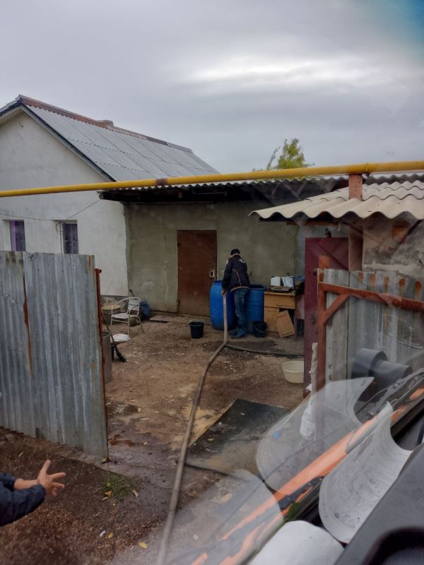 Для обеспечения водой жителей района Управой Кировского внутригородского района при поддержке региона-шефа Московская область ежедневно осуществляется подвоз воды для жителей домов, в которые в установленный графиком день не... Для обеспечения водой жителей района Управой Кировского внутригородского района при поддержке региона-шефа Московская область ежедневно осуществляется подвоз воды для жителей домов, в которые в установленный графиком день не...
