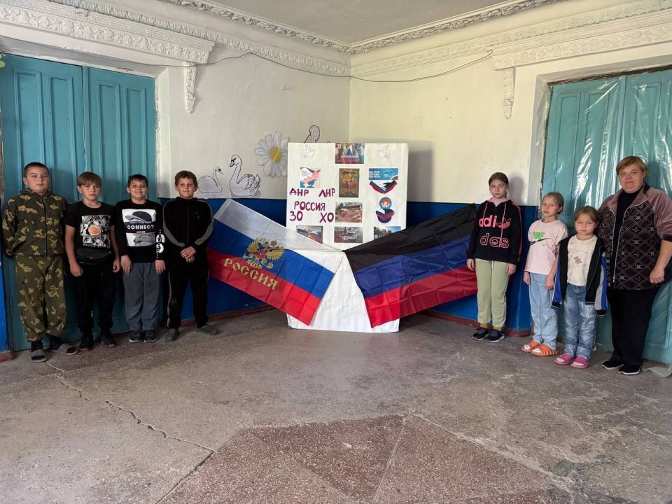 В Тельмановском округе провели тематические мероприятия ко Дню воссоединения Донбасса с Россией В Тельмановском округе провели тематические мероприятия ко Дню воссоединения Донбасса с Россией