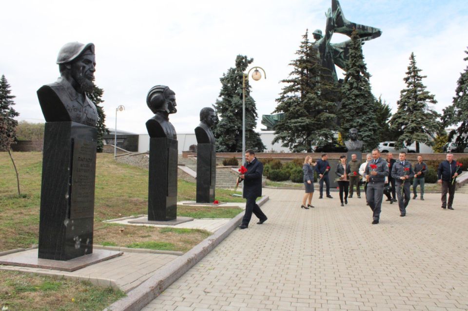 30 сентября, в третью годовщину воссоединения Донецкой Народной Республики, Луганской Народной Республики, Запорожской области и Херсонской области с Российской Федерацией, сотрудники Управления Россельхознадзора по ДНР и... 30 сентября, в третью годовщину воссоединения Донецкой Народной Республики, Луганской Народной Республики, Запорожской области и Херсонской области с Российской Федерацией, сотрудники Управления Россельхознадзора по ДНР и...